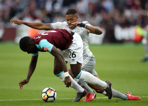 手崭露头角 手崭露头角